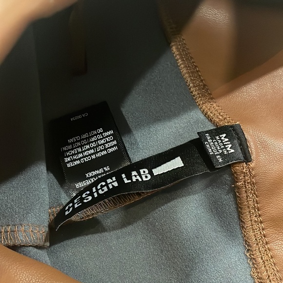 NWT VEGAN LEATHER SLIMMING PANTS - Picture 4 of 5